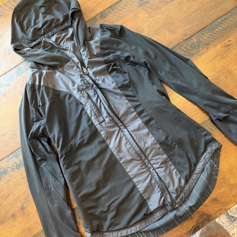 Lululemon Jacket Womens 6 Black Hooded Reversible Pinstripe Windbreaker Running